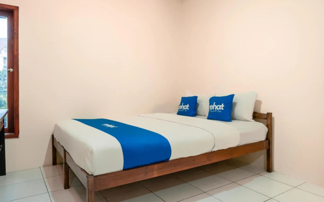 Rehat at Wahidin Guest House – Guest Rooms – Cirebon