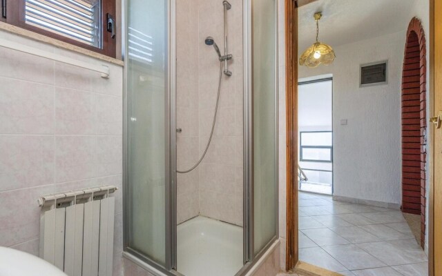 Beautiful Home in Zbandaj With Wifi and 2 Bedrooms