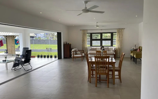 Charming 4-bed Villa in Beau Vallon