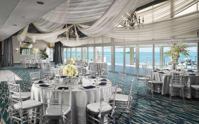 DoubleTree by Hilton Grand Hotel Biscayne Bay