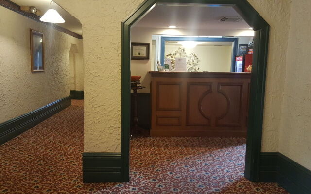 Senate Luxury Suites