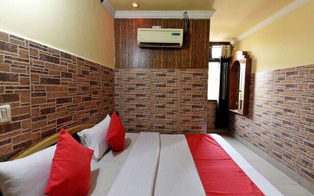 OYO 19541 Hotel Jammu Palace