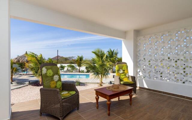 Beautiful 3br2 5BA Villa w Pool Close 2 Baby Beach