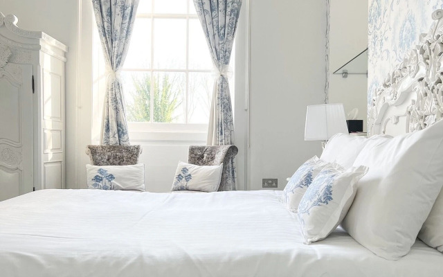 The Riverside House Hotel