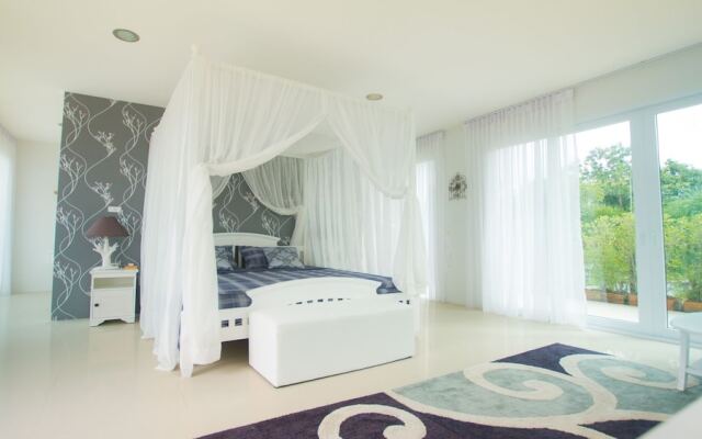 Luxury 5br Pool Villa and Sport Center