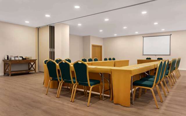 Ramada by Wyndham Valencia Almussafes