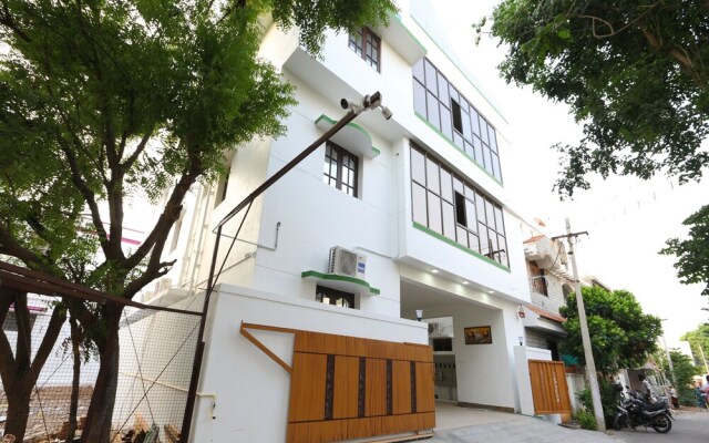 OYO 13858 Rithus Residency