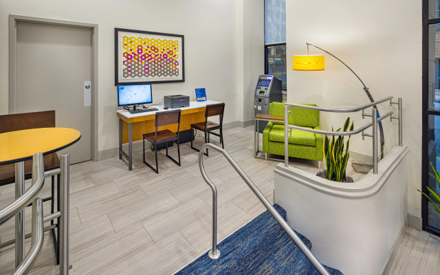 Holiday Inn Express and Suites Atlanta Downtown by IHG