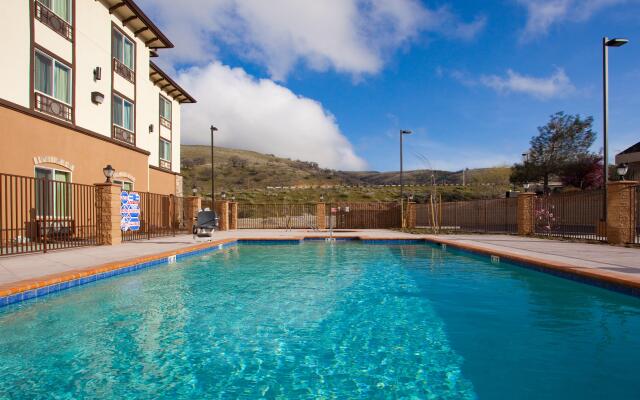 Holiday Inn Express & Suites Frazier Park by IHG