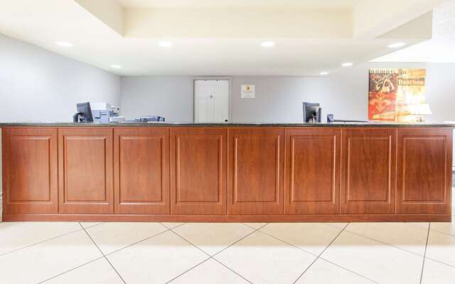 Super 8 by Wyndham Monroe West