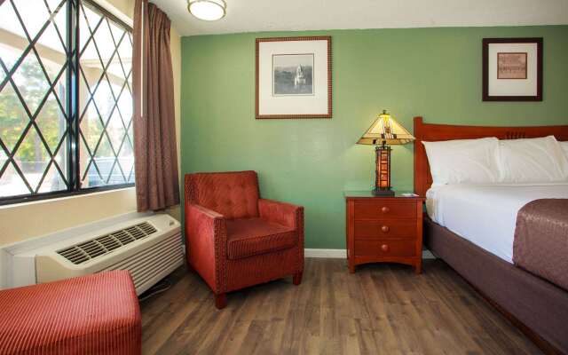 Travelodge by Wyndham Macon West