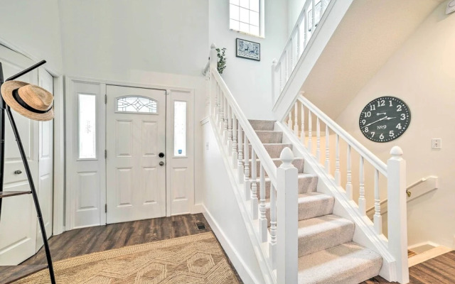 Bellaire Home w/ Game Room & On-site Snow Trails!