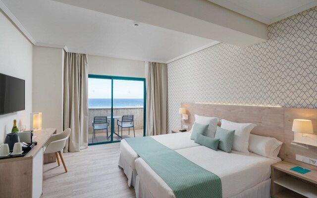 AluaSun Far Menorca Hotel