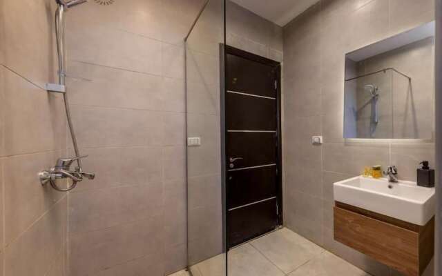 Travelholic Residence Golden Gates