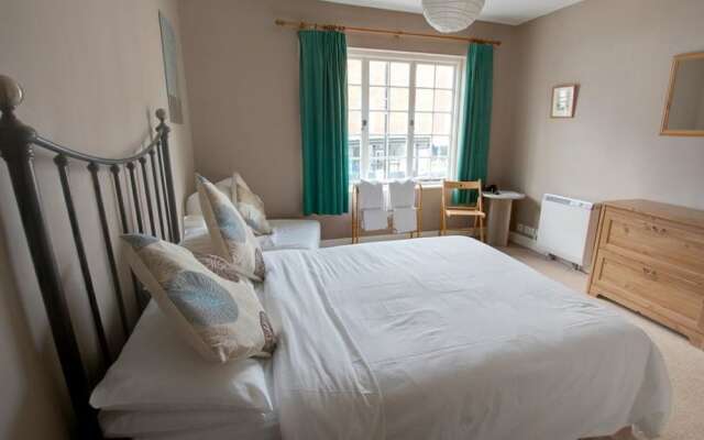 Lovely Apartment in Cranbrook With Serene View