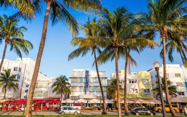 Deluxe Beach Apartment