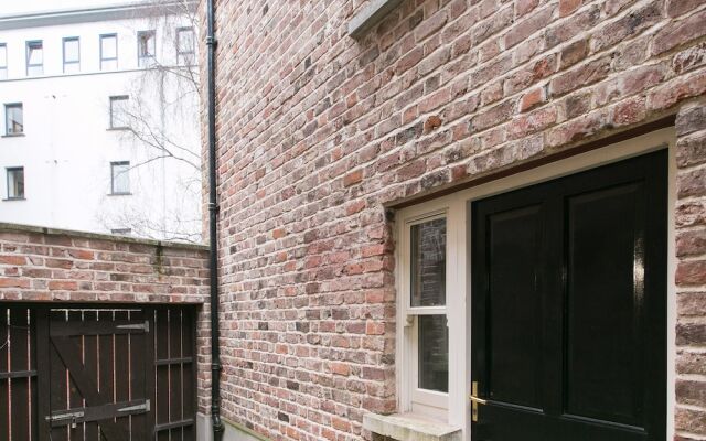 Malone Place Apartment