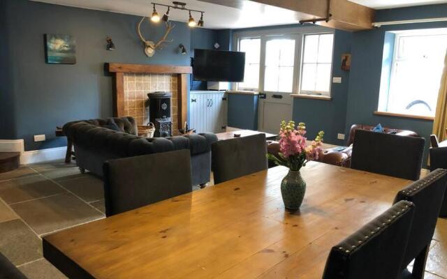 Spacious 4-bed House in Lynton