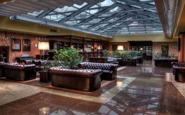 Atrium Suites