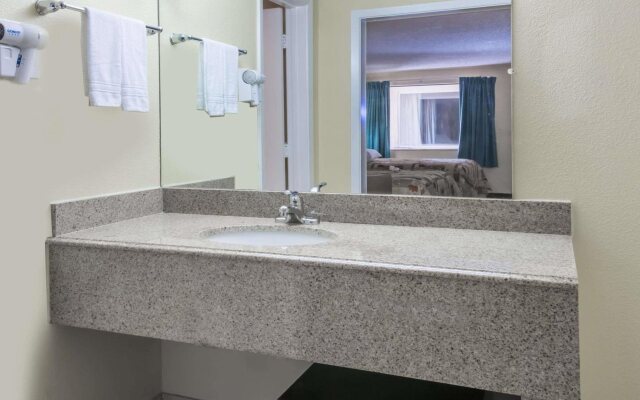 Days Inn by Wyndham Austin South