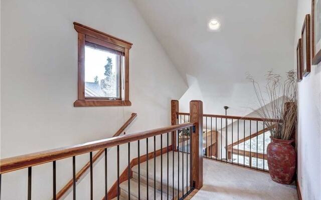 Amber Sky - Ski-In/Ski-Out by RedAwning