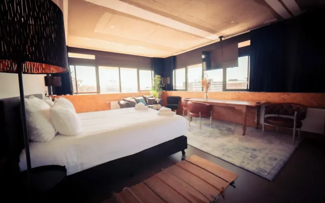 Urban Hotel The Golden Stork