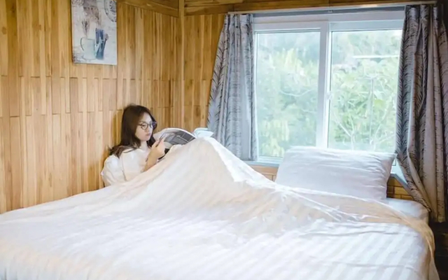 Crystal Box Hotel