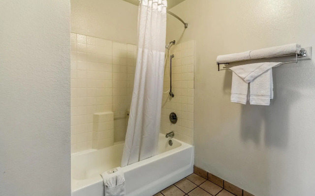 Quality Inn Fresno Near University