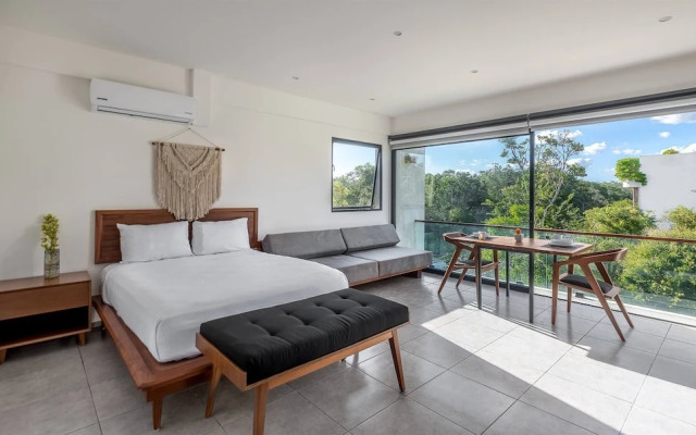 Unbeatable Located Spacious Loft With Amazing Roof