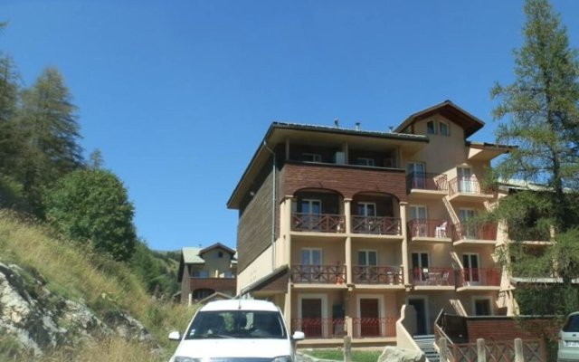 Studio in Allos, With Furnished Terrace - 500 m From the Slopes