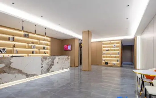 Yuezhi Hotel (Lingao Fuluo Plaza)