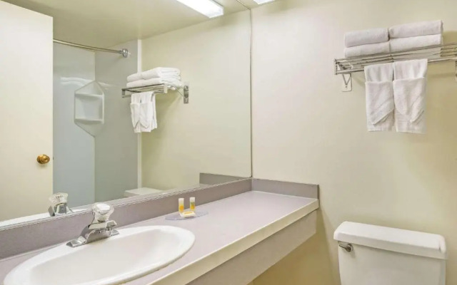 Days Inn & Suites By Wyndham Logan
