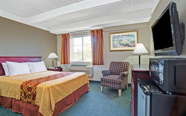 Travelodge by Wyndham Iowa City