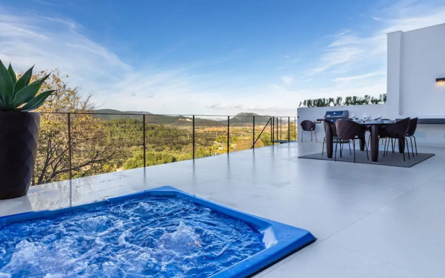 Montblau in Buger With 4 Bedrooms and 5 Bathrooms