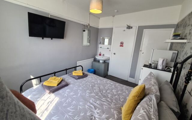 The Roslyn Hotel
