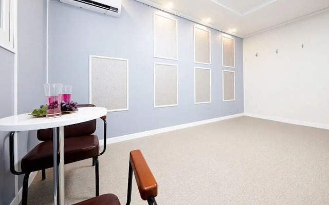 K-Pop Hotel