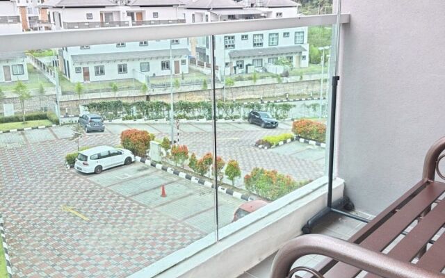 OYO Home 90354 Camlodge Royal Lily