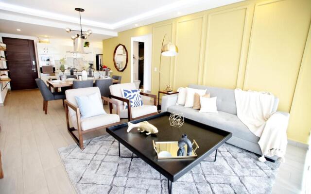 RealLuxe Stylish apartment with pool and gym