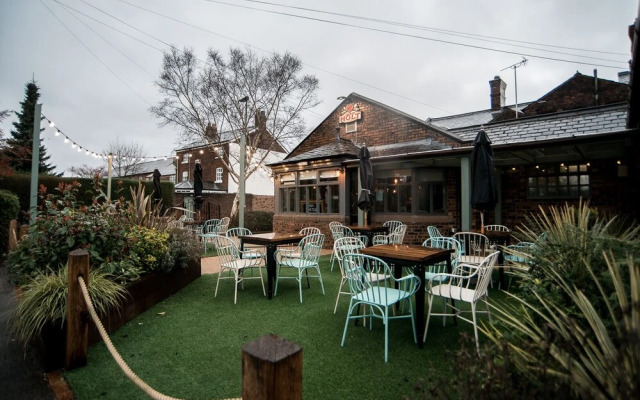 Cat & Lion Country Pub and Hotel