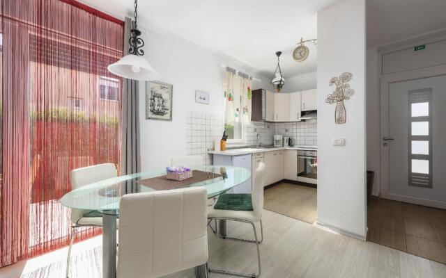 Mirjana House with Apartments