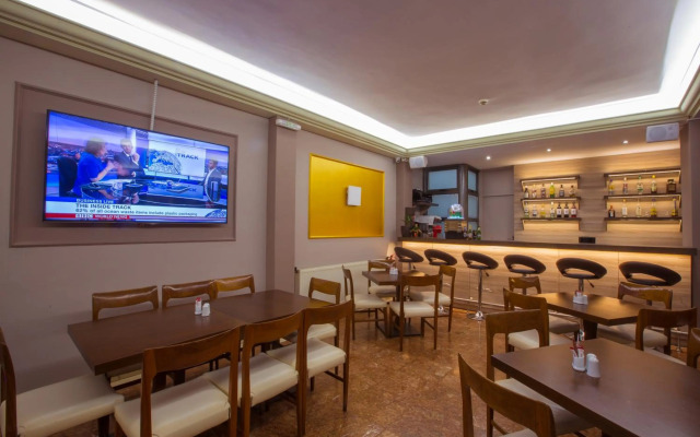 Marina Hotel 
