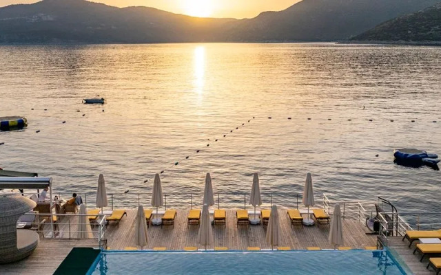 Green Beach Hotel
