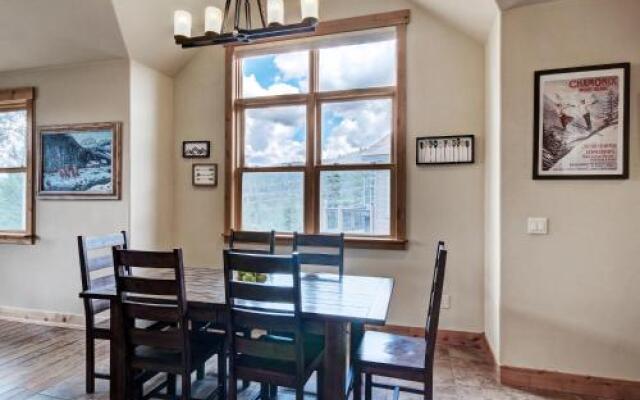 Maggie Point 75 Apartment