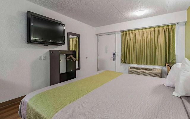 Days Inn by Wyndham Cincinnati I-71