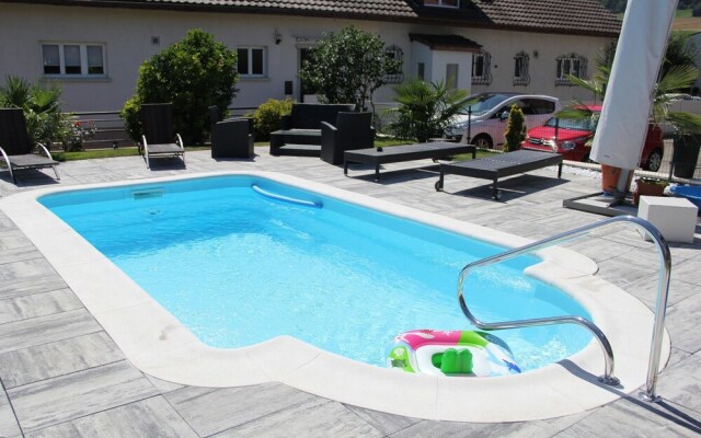 Studio in Bevaix, With Pool Access, Enclosed Garden and Wifi