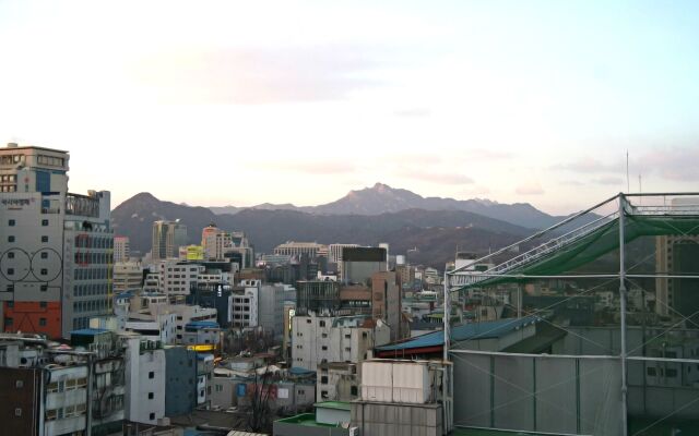 Road Myeongdong Guesthouse