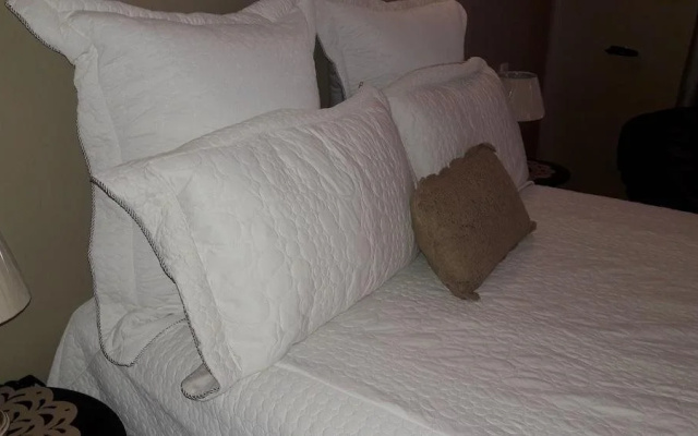 Alimop Lodge Inn Bed and Breakfast