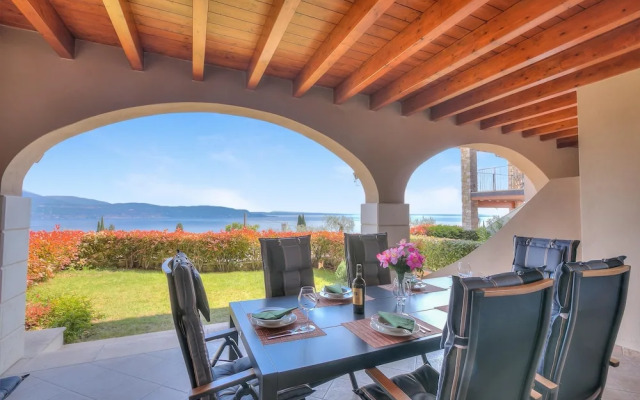 Borgo Belvedere Apartment With Lake View