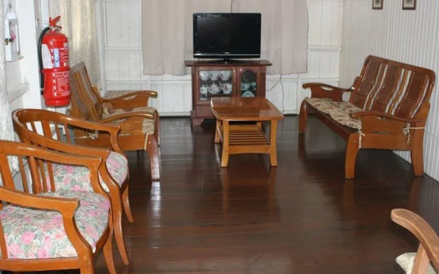 Emma Guest House Rumah Rendah