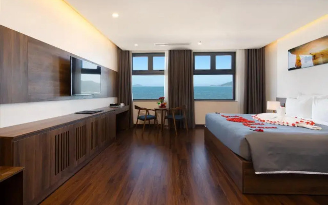 Avenis Hotel